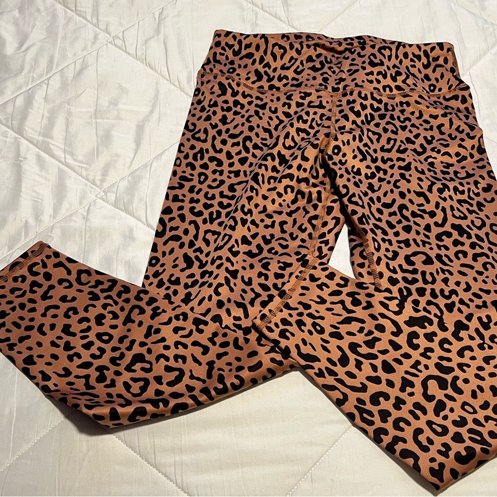 LEOPARD PRINT ACTIVEWEAR - Picture 4 of 6
